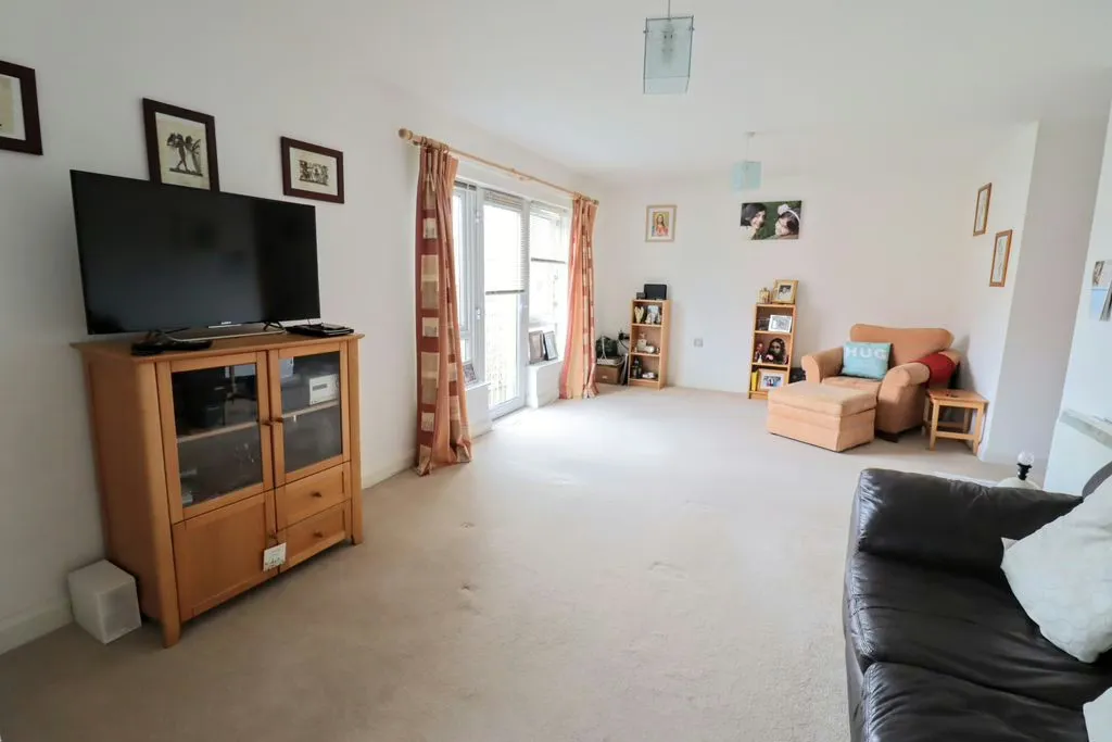Baisley Gardens, Bletchley, Milton Keynes, Buckinghamshire, MK2 2NE, photo 2