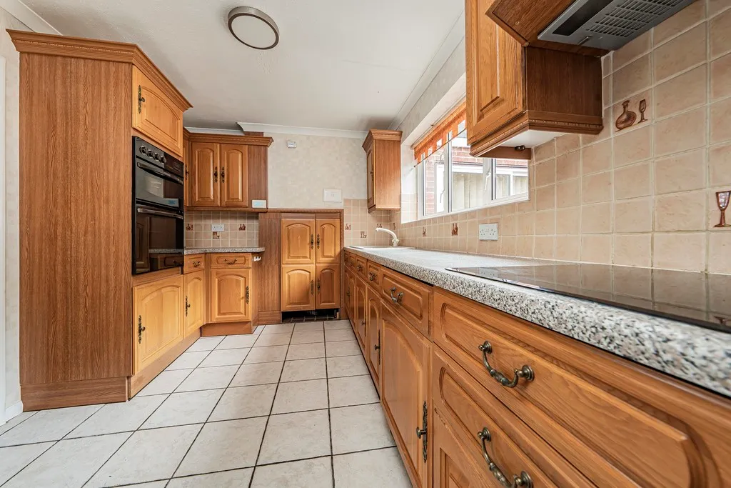 Beacon Close, North Uxbridge, UB8, photo 35