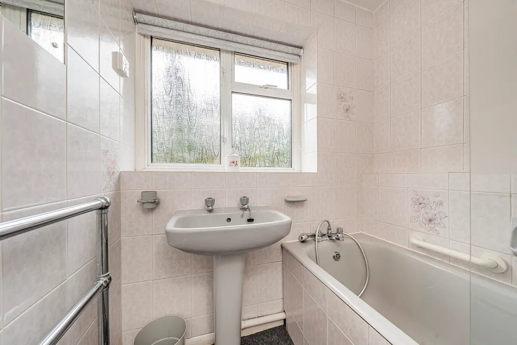 Beacon Close, North Uxbridge, UB8, photo 48