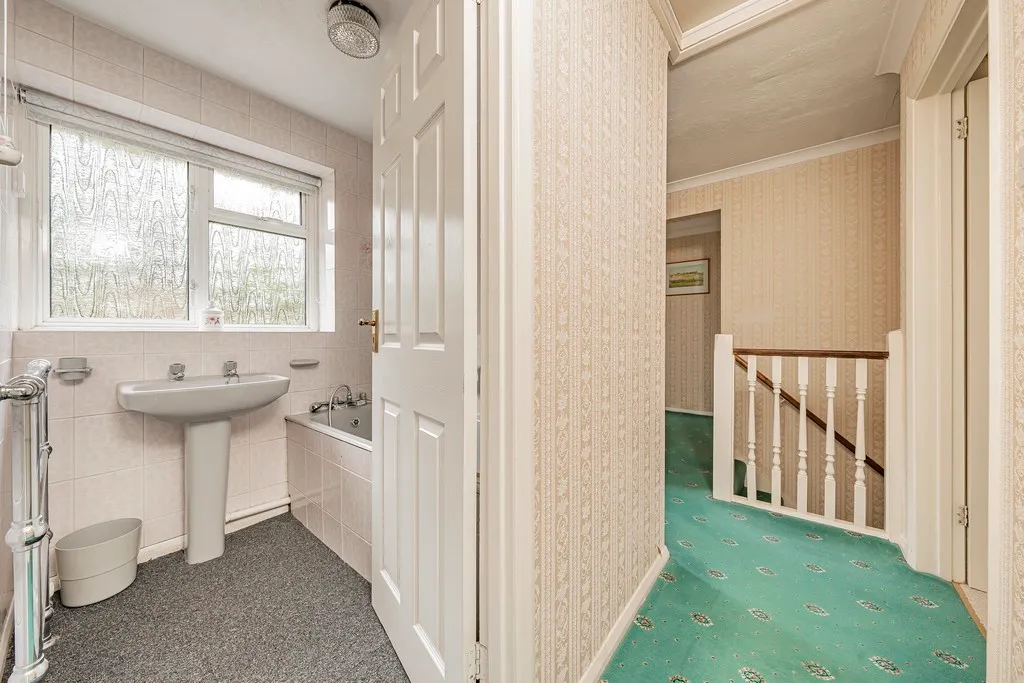 Beacon Close, North Uxbridge, UB8, photo 24