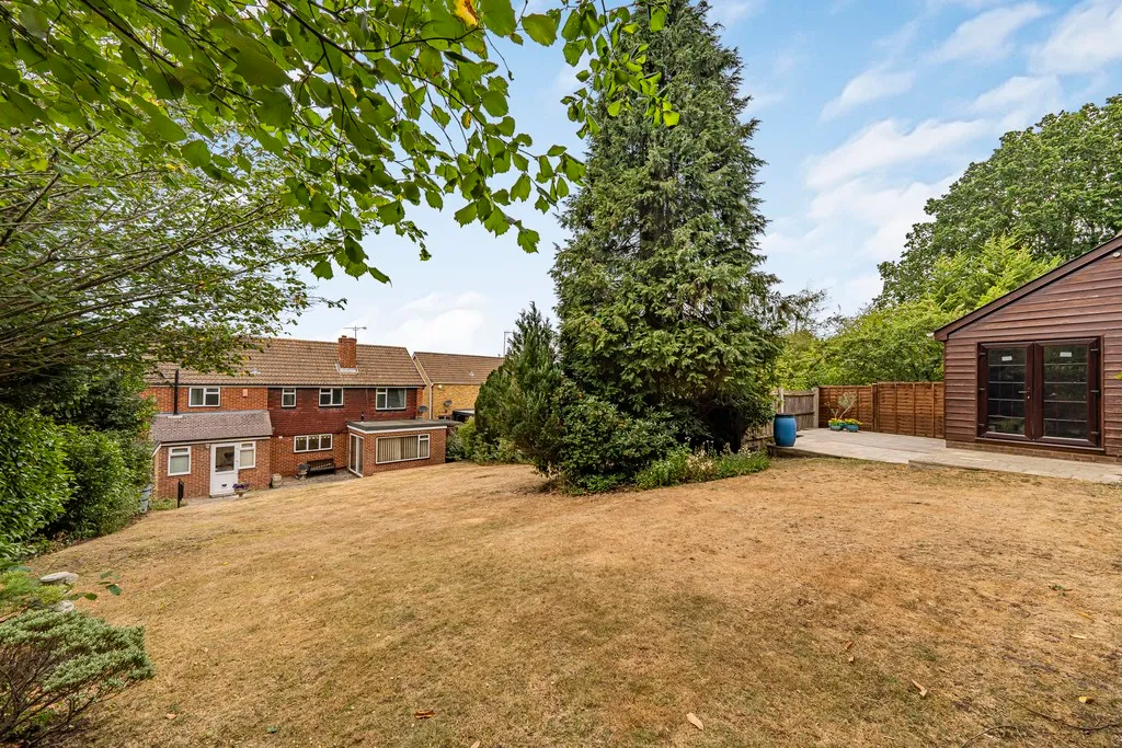 Beacon Close, North Uxbridge, UB8, photo 3