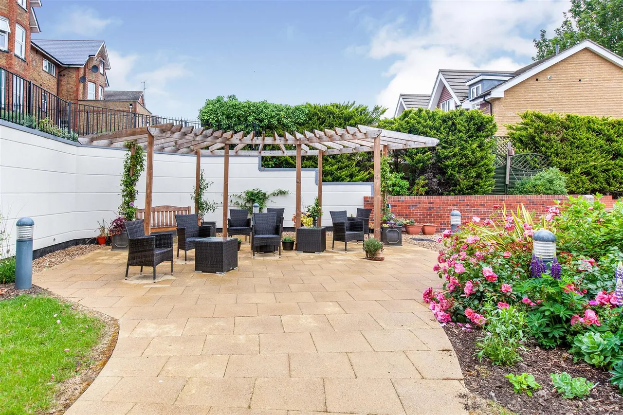 2 bed flat for sale, St. Lukes Road, Maidenhead, SL6