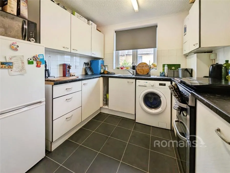 Maiden Place, Lower Earley, RG6, photo 4