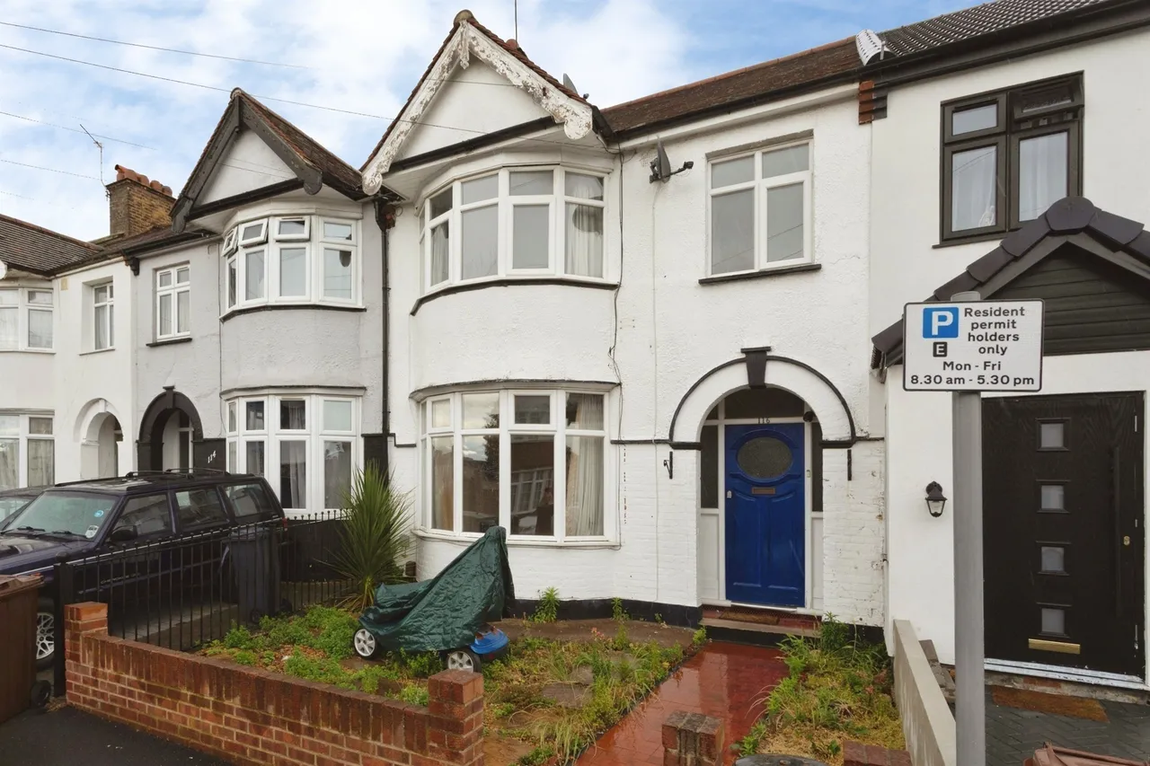 3 bed house for sale — Hulse Avenue, Barking