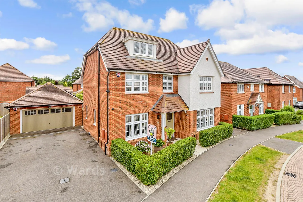 5 bed house for sale, Admiral Way, Marden, TN12