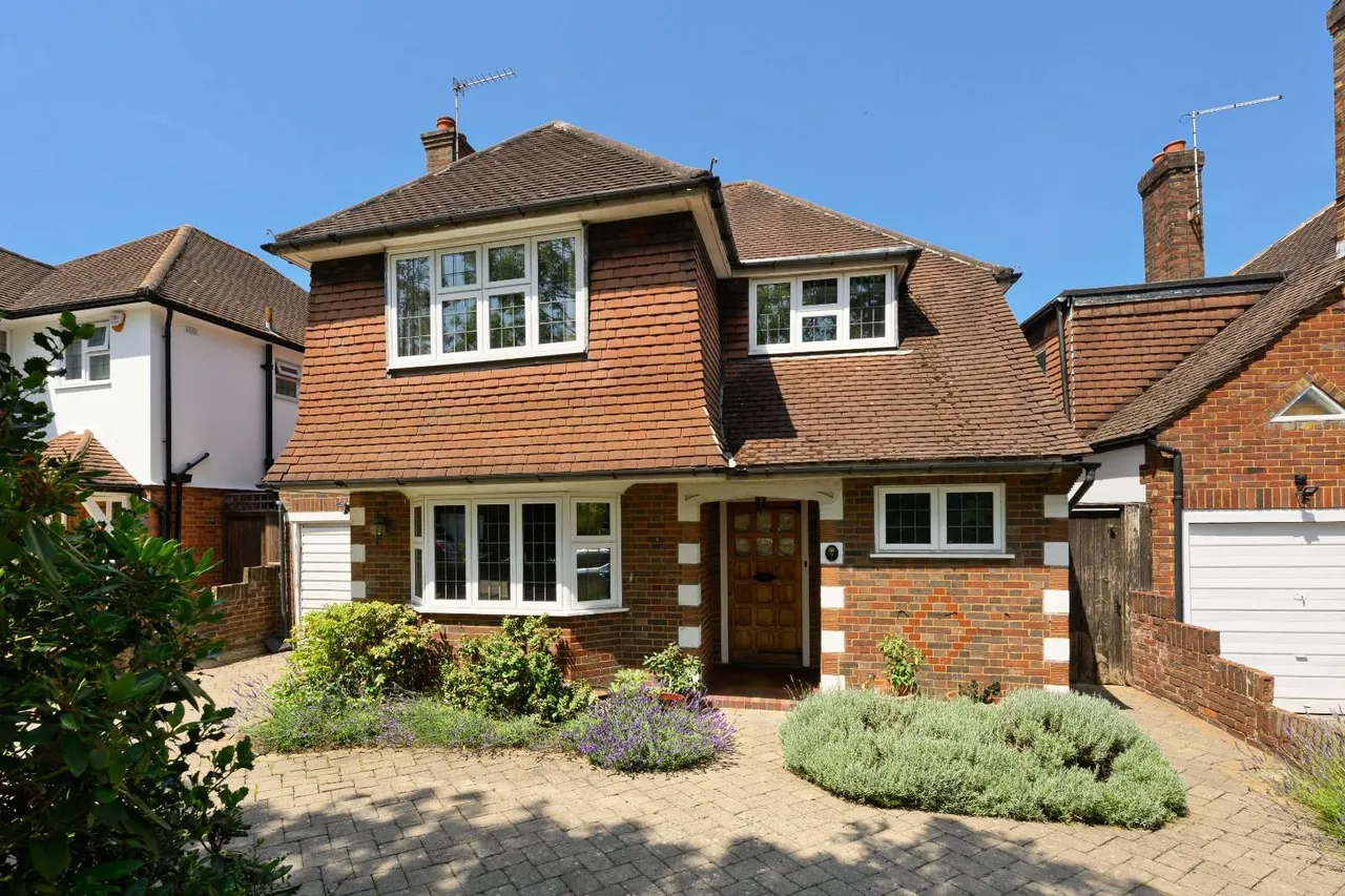 3 bed house for sale — Chesterfield Drive, Esher, Surrey, KT10 0AH