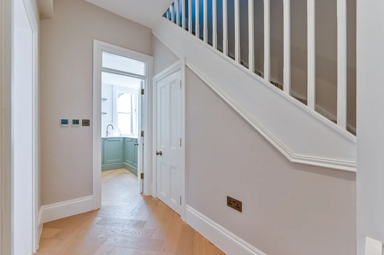 Basement Flat, 8 King Henrys Road, London, photo 5
