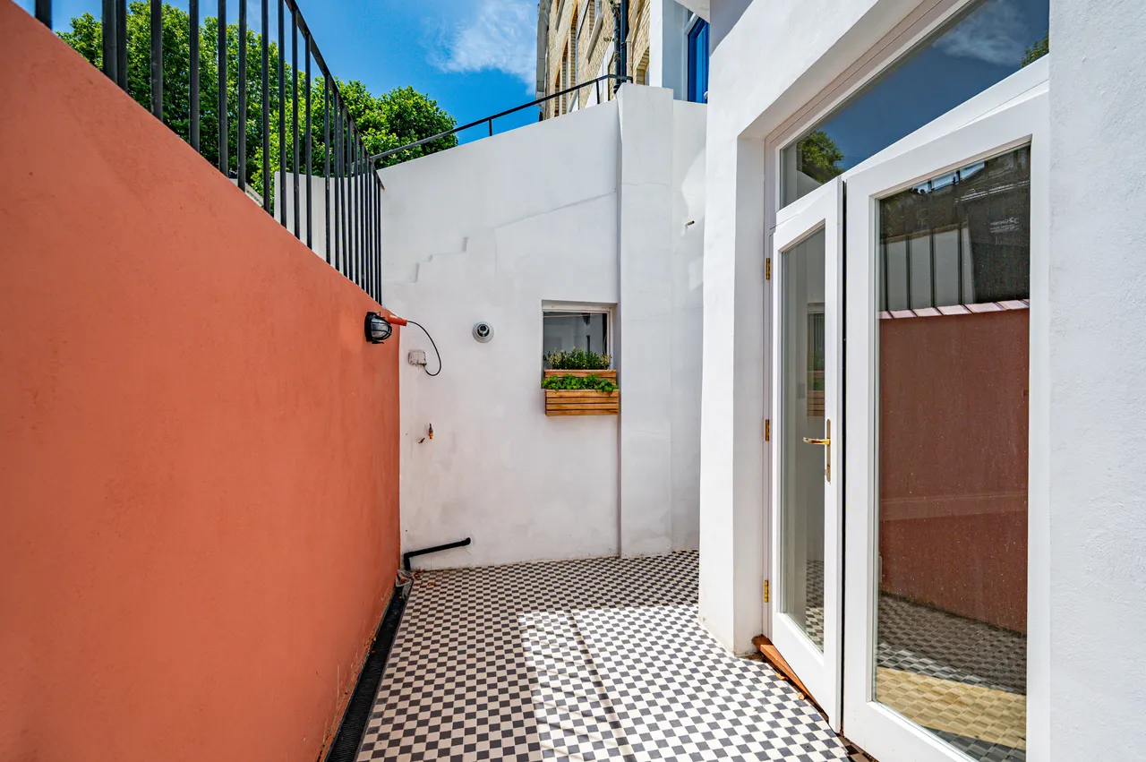 Basement Flat, 8 King Henrys Road, London, photo 9