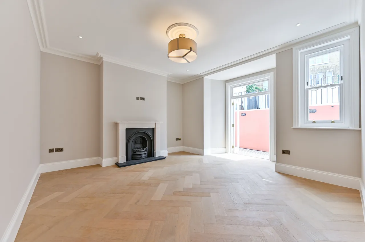 2 bed flat for sale — Basement Flat, 8 King Henrys Road, London