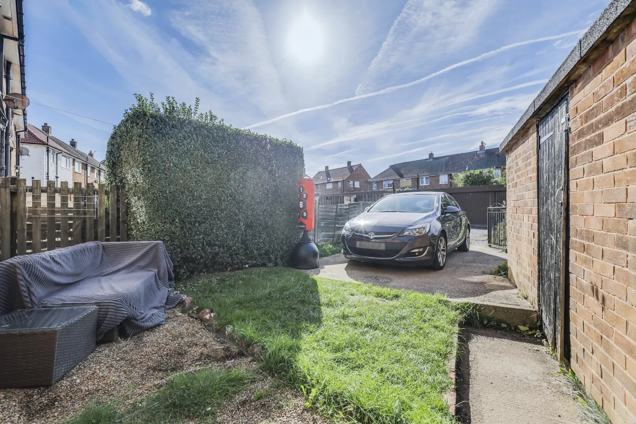 Fillingfir Walk, Leeds, LS16, photo 13