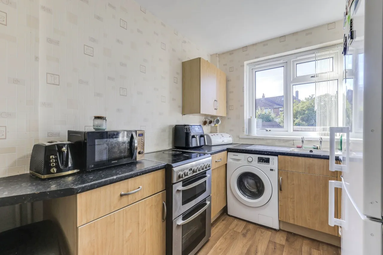 Fillingfir Walk, Leeds, LS16, photo 4