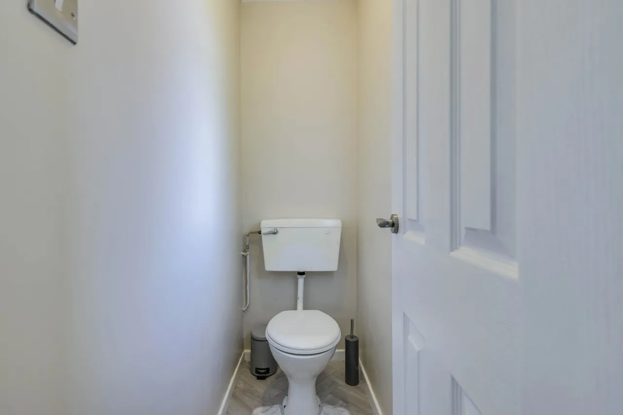 Fillingfir Walk, Leeds, LS16, photo 11