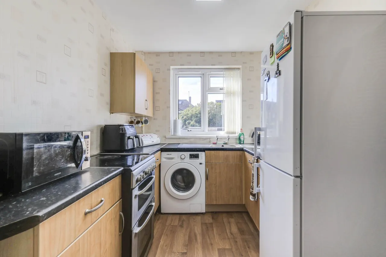 Fillingfir Walk, Leeds, LS16, photo 5