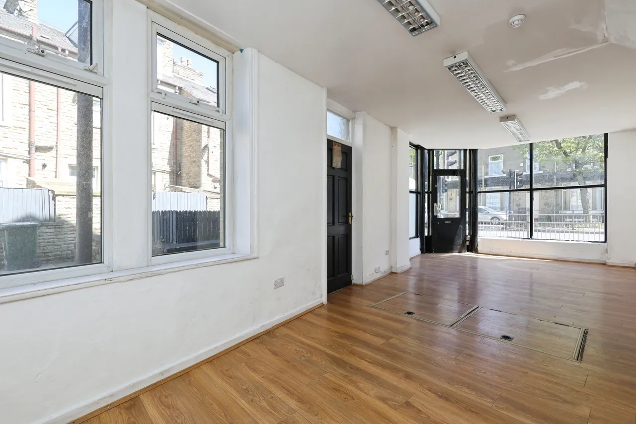 Bradford Road, Keighley, BD21, photo 4