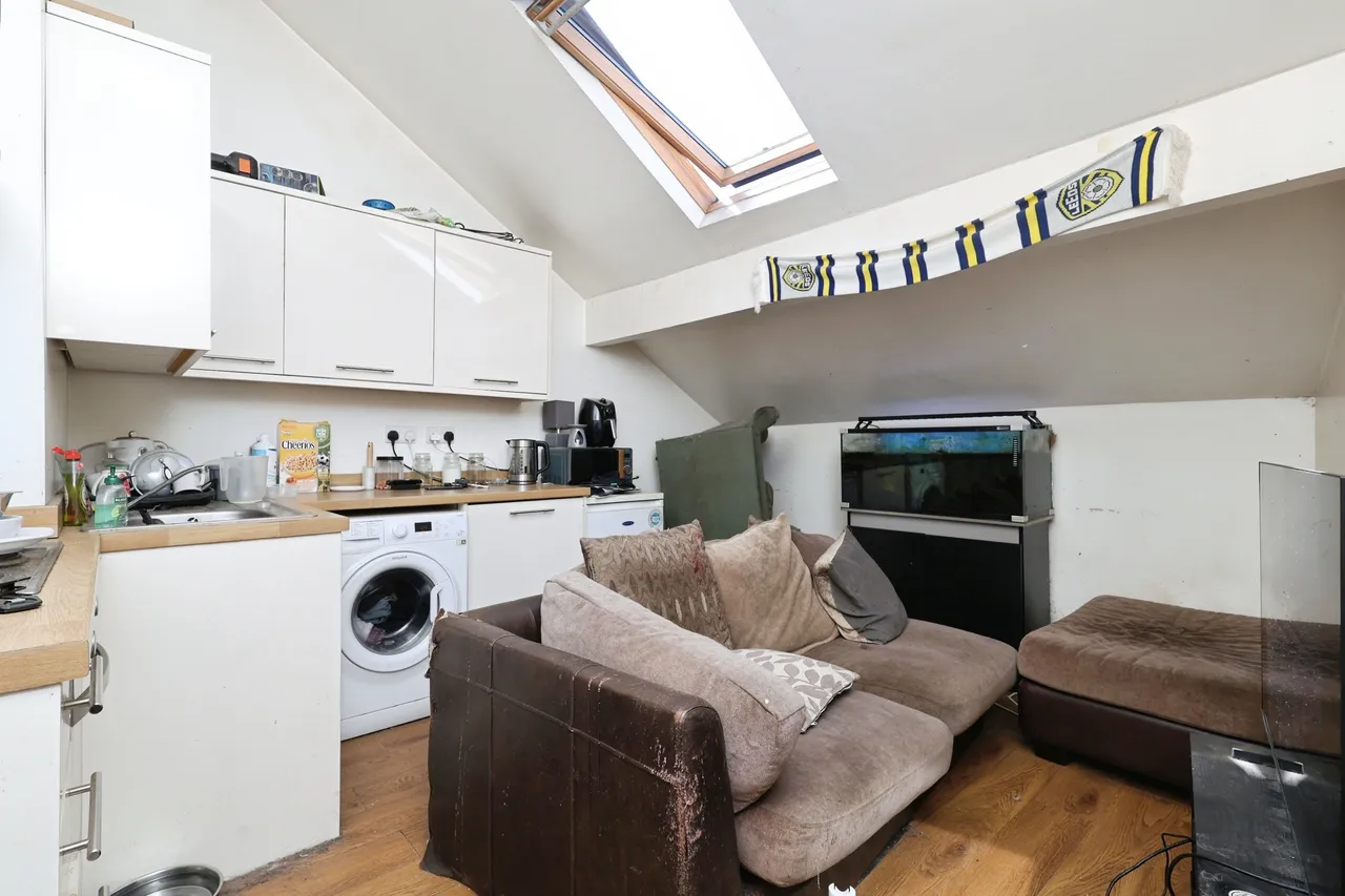 Bradford Road, Keighley, BD21, photo 8