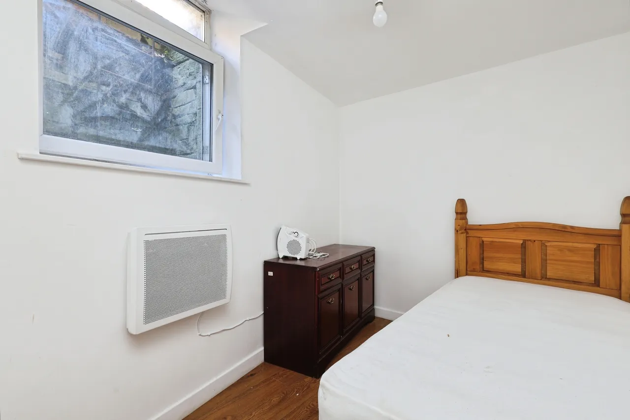Bradford Road, Keighley, BD21, photo 13