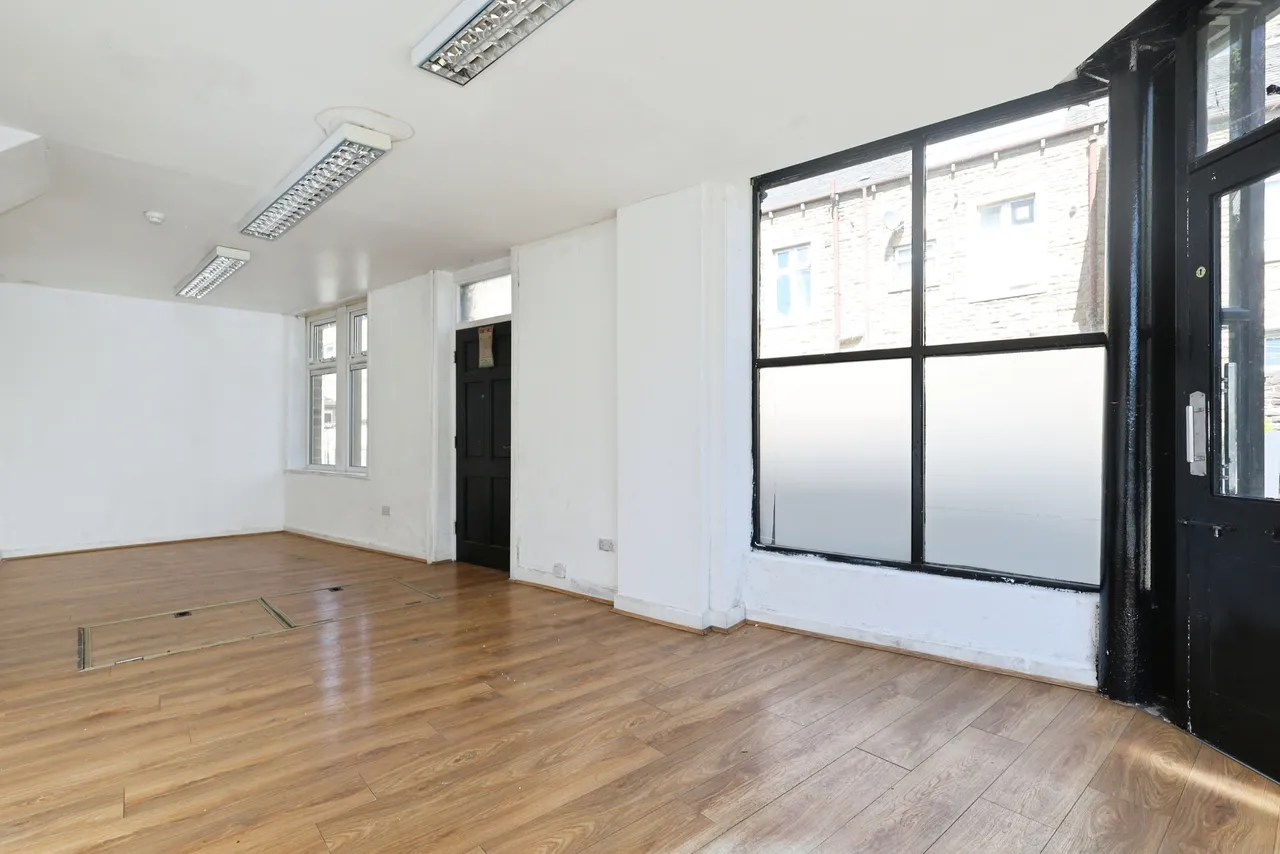 Bradford Road, Keighley, BD21, photo 6