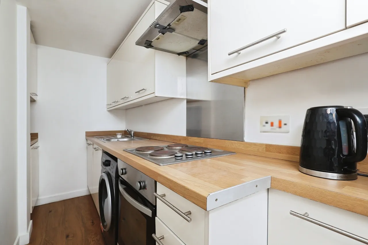Bradford Road, Keighley, BD21, photo 3