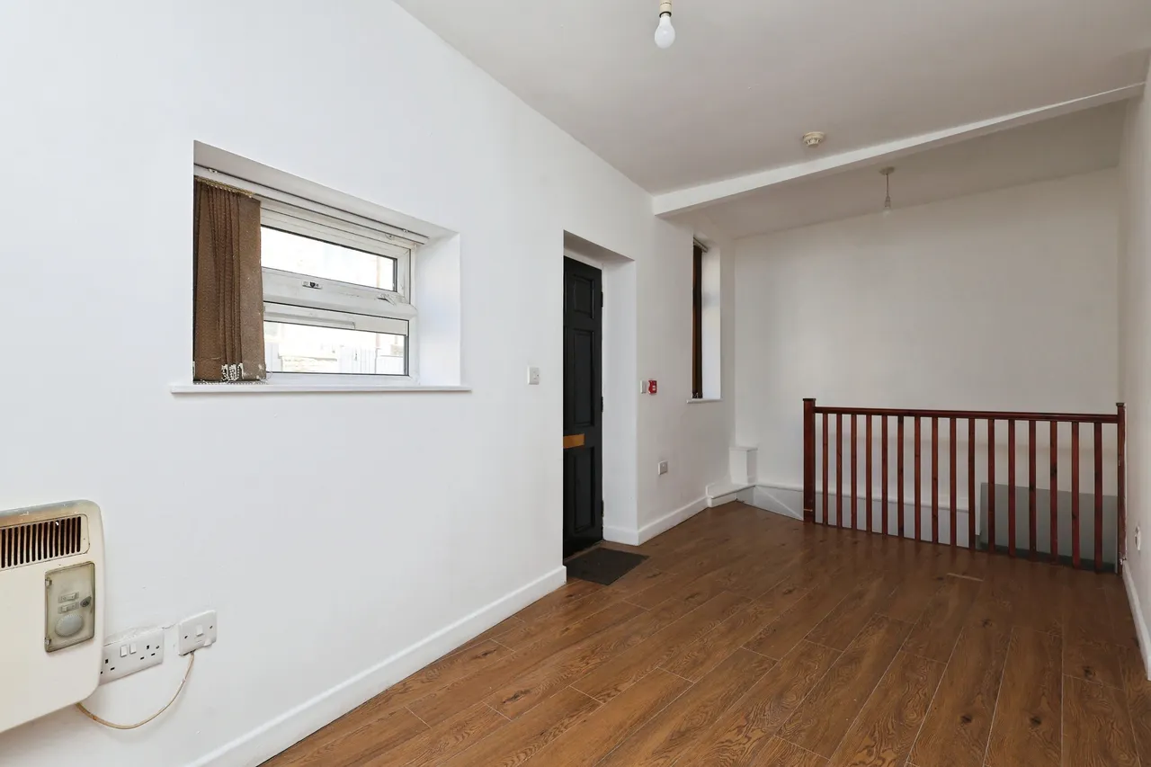 Bradford Road, Keighley, BD21, photo 7