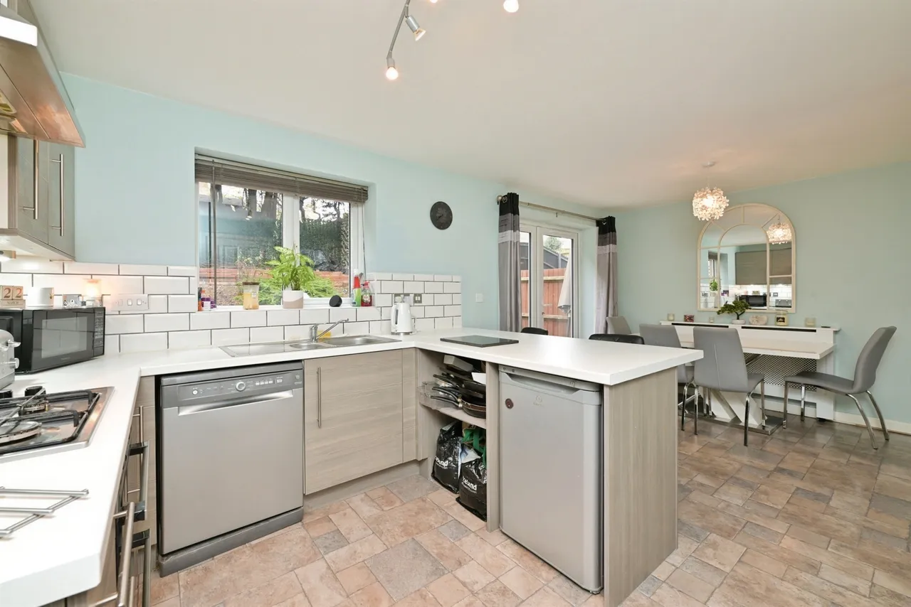 Whitney Drive, Yaxley, Peterborough, photo 2
