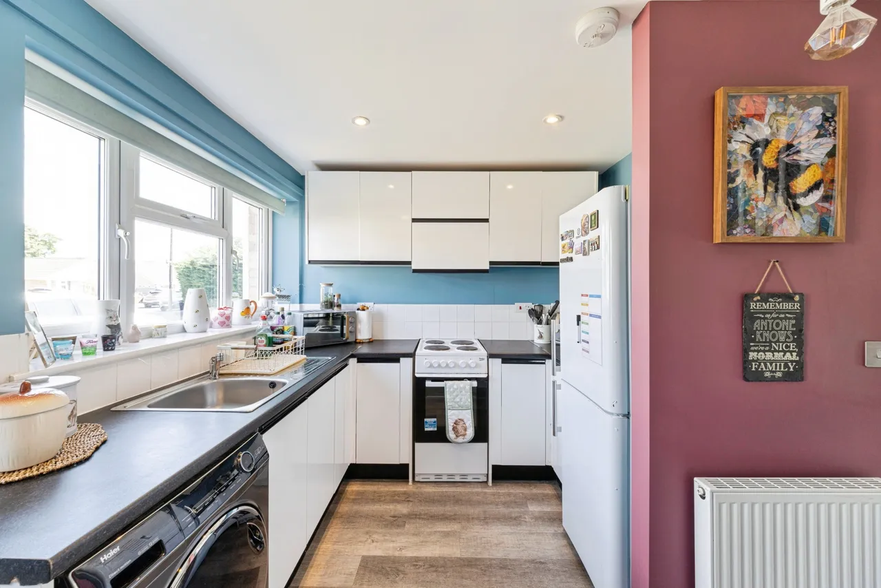Stoneleigh Drive, Carterton, OX18, photo 9
