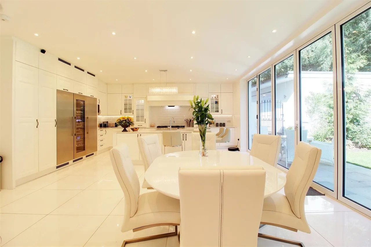 Dixons Hill Close, North Mymms AL9 7EG, photo 18