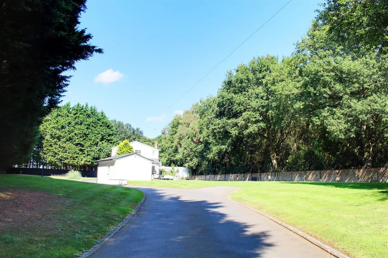 Dixons Hill Close, North Mymms AL9 7EG, photo 25