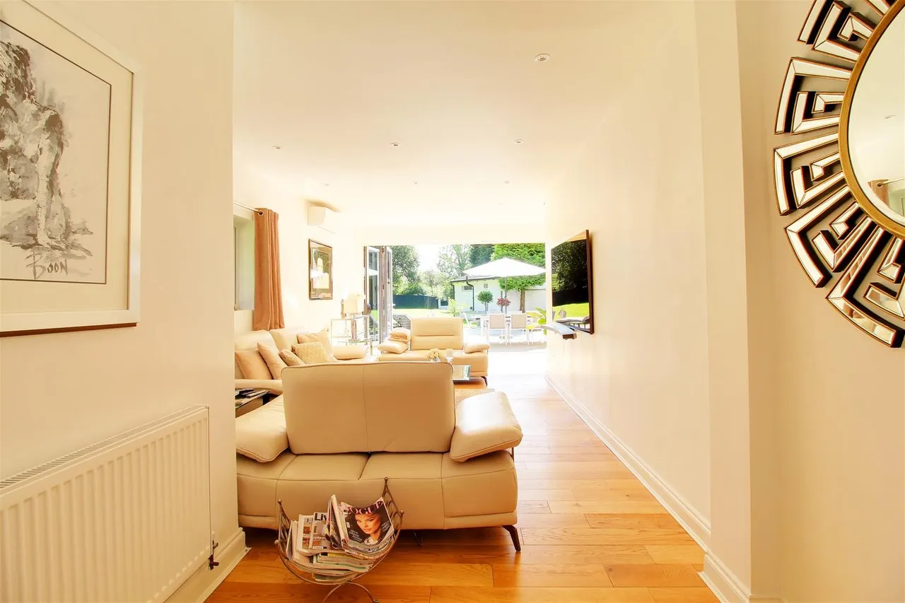 Dixons Hill Close, North Mymms AL9 7EG, photo 31