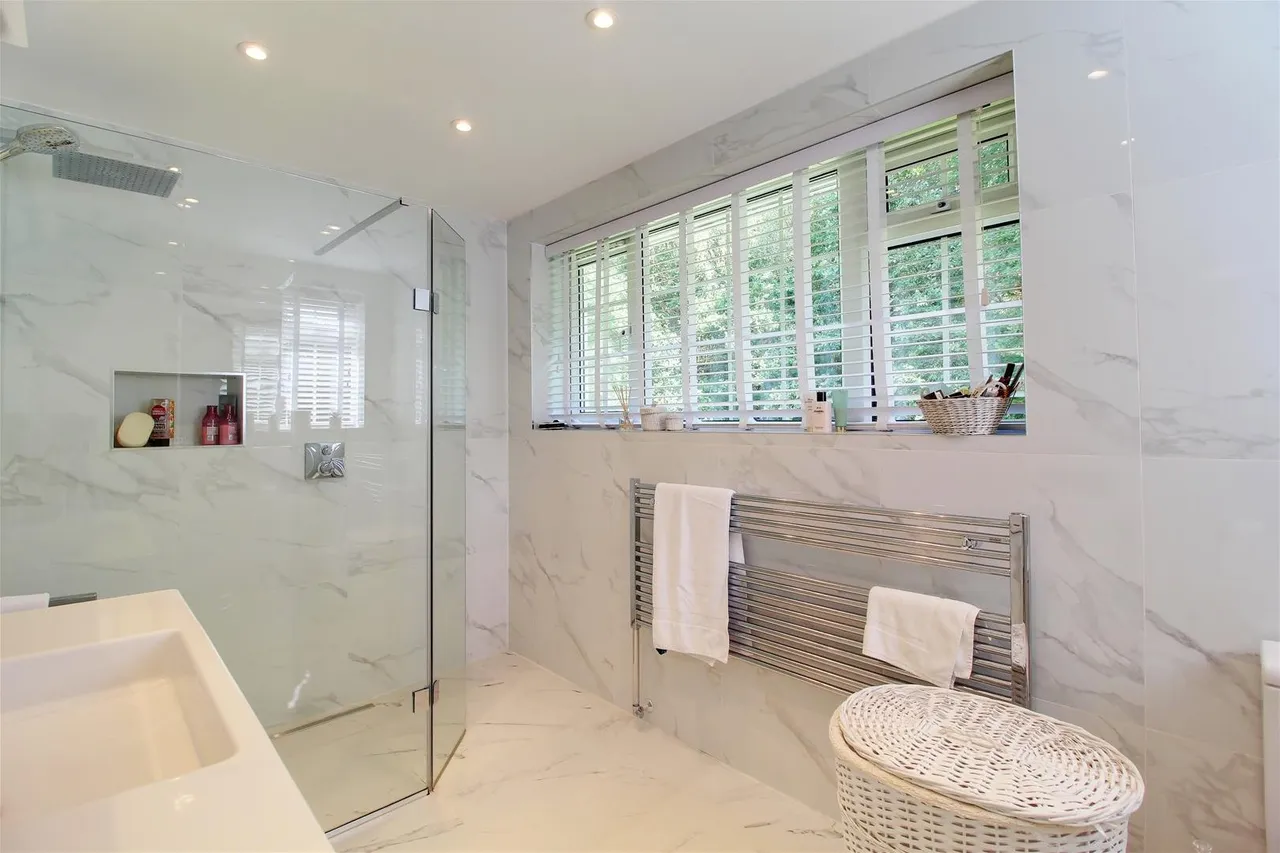 Dixons Hill Close, North Mymms AL9 7EG, photo 46