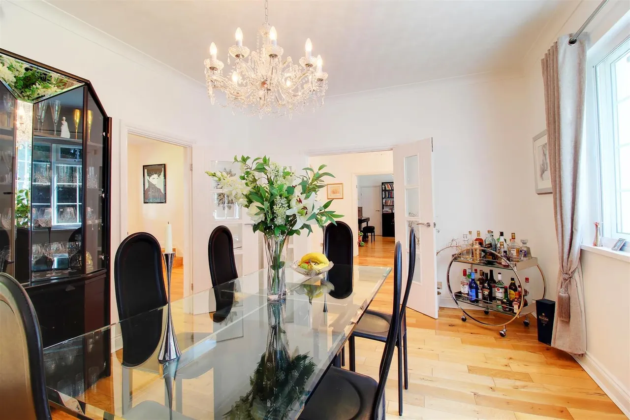 Dixons Hill Close, North Mymms AL9 7EG, photo 30