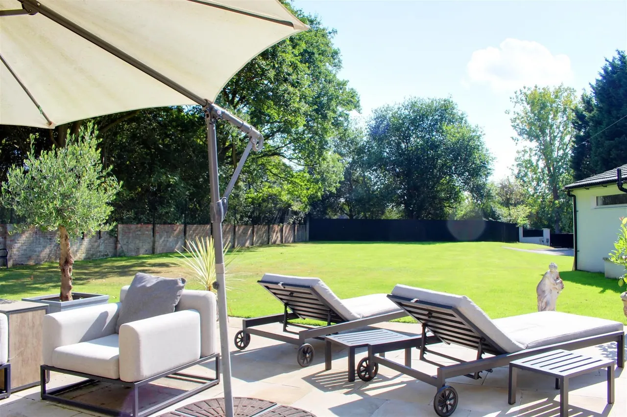 Dixons Hill Close, North Mymms AL9 7EG, photo 11