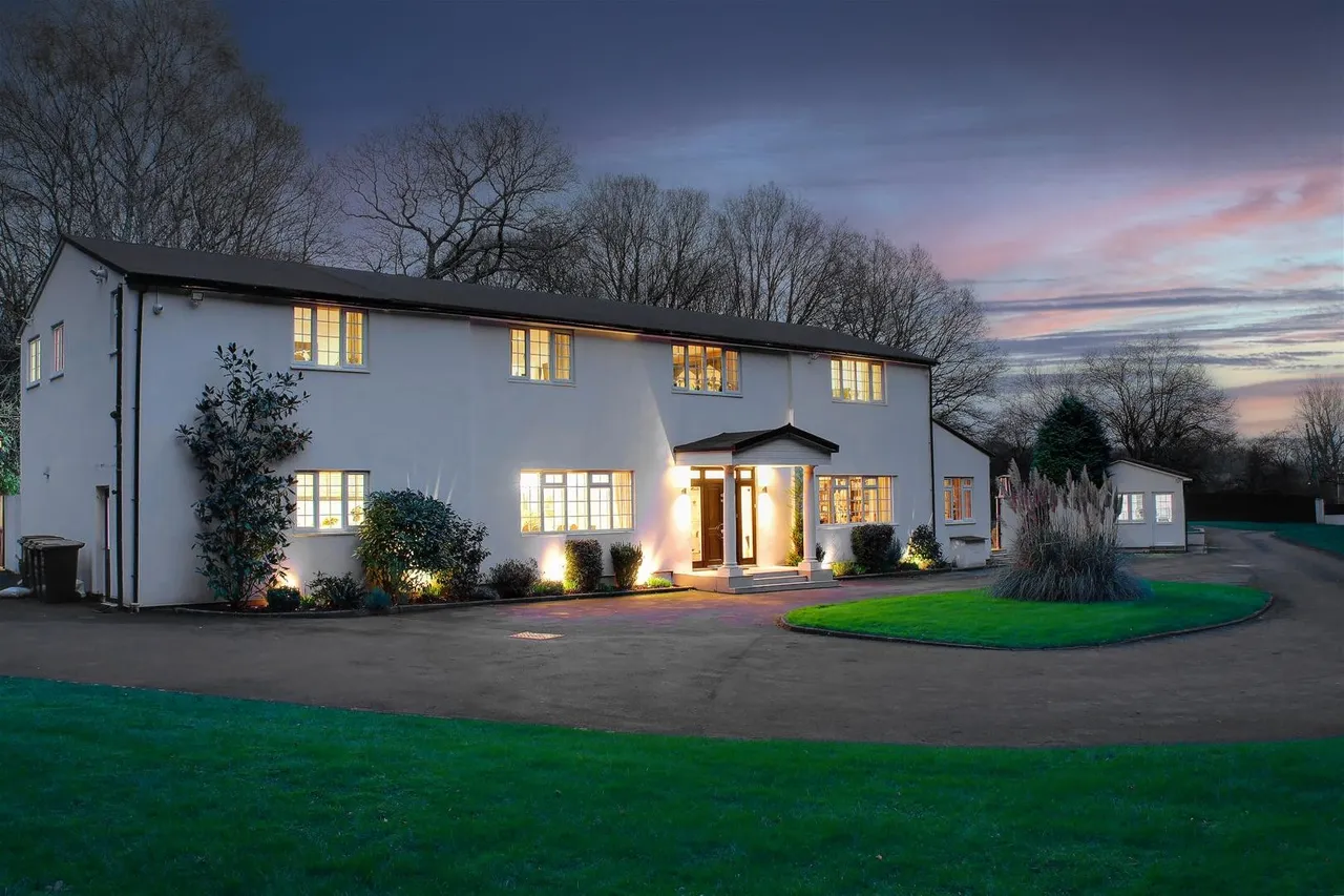 Dixons Hill Close, North Mymms AL9 7EG, photo 38