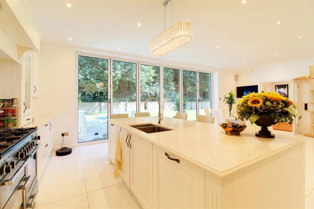 Dixons Hill Close, North Mymms AL9 7EG, photo 15