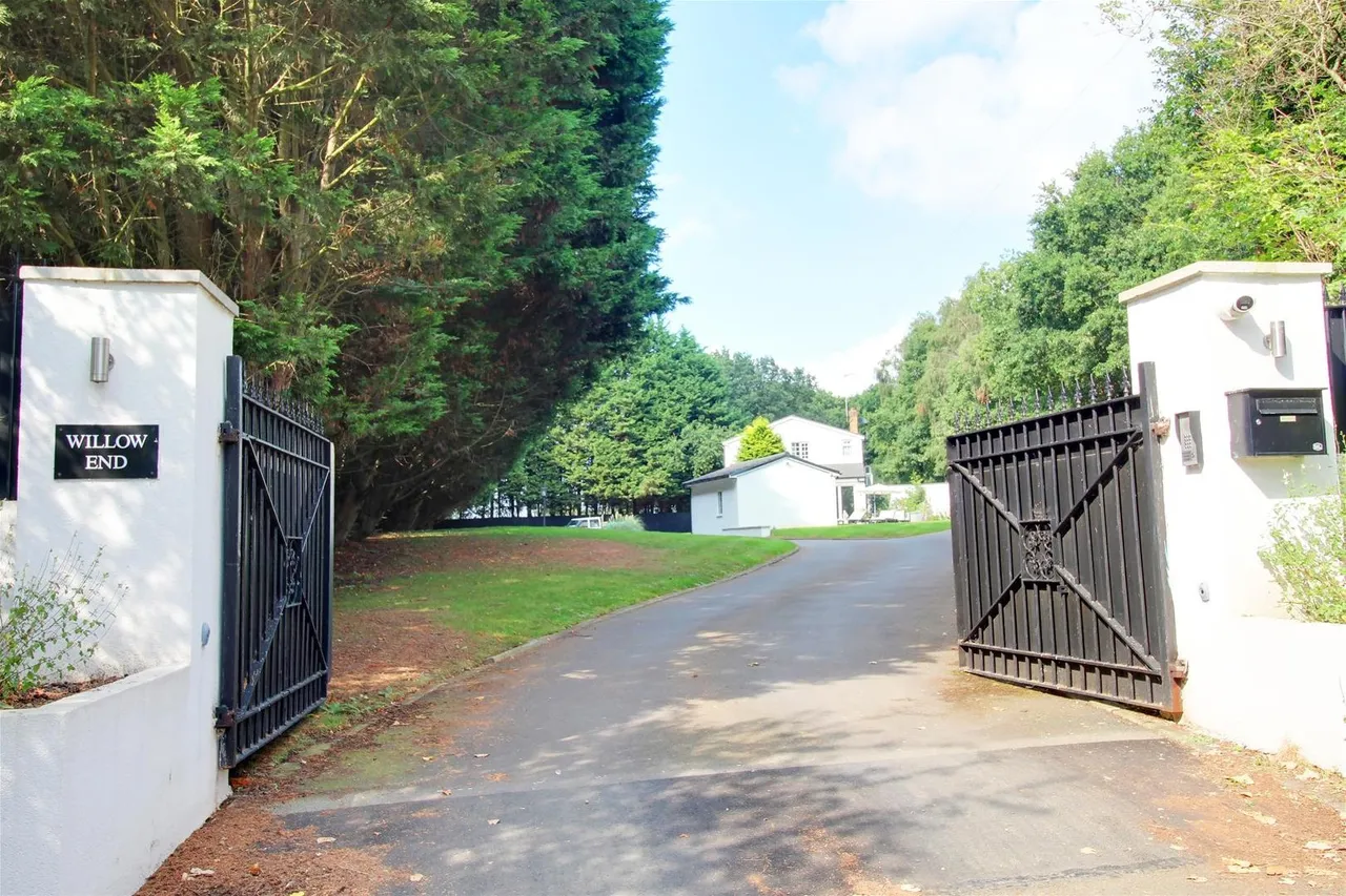 Dixons Hill Close, North Mymms AL9 7EG, photo 48