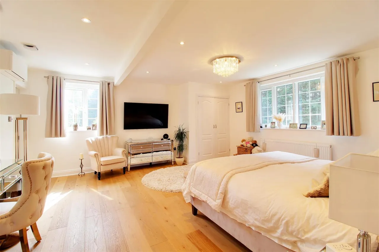 Dixons Hill Close, North Mymms AL9 7EG, photo 13