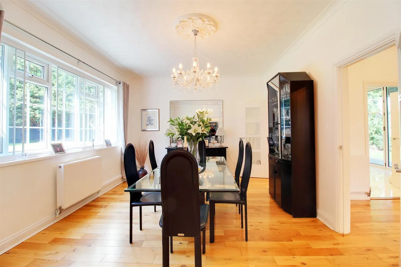 Dixons Hill Close, North Mymms AL9 7EG, photo 22