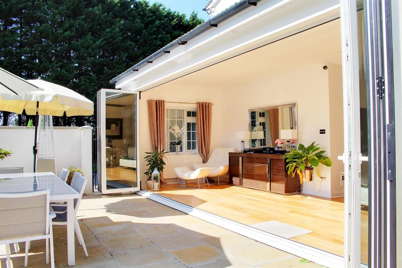 Dixons Hill Close, North Mymms AL9 7EG, photo 7