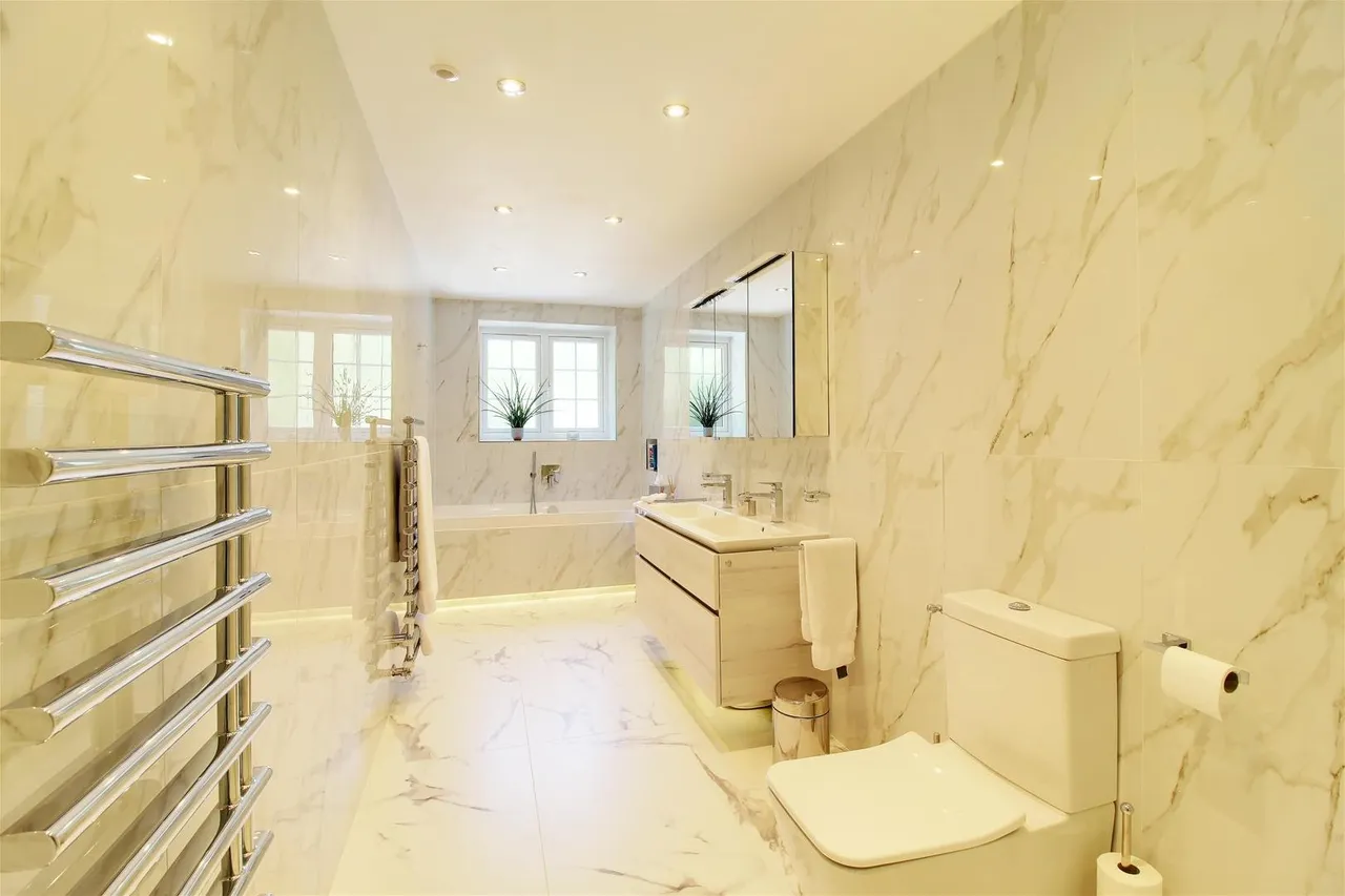 Dixons Hill Close, North Mymms AL9 7EG, photo 9