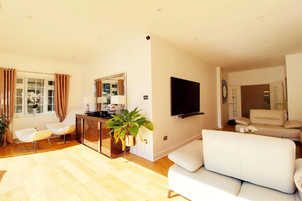 Dixons Hill Close, North Mymms AL9 7EG, photo 33