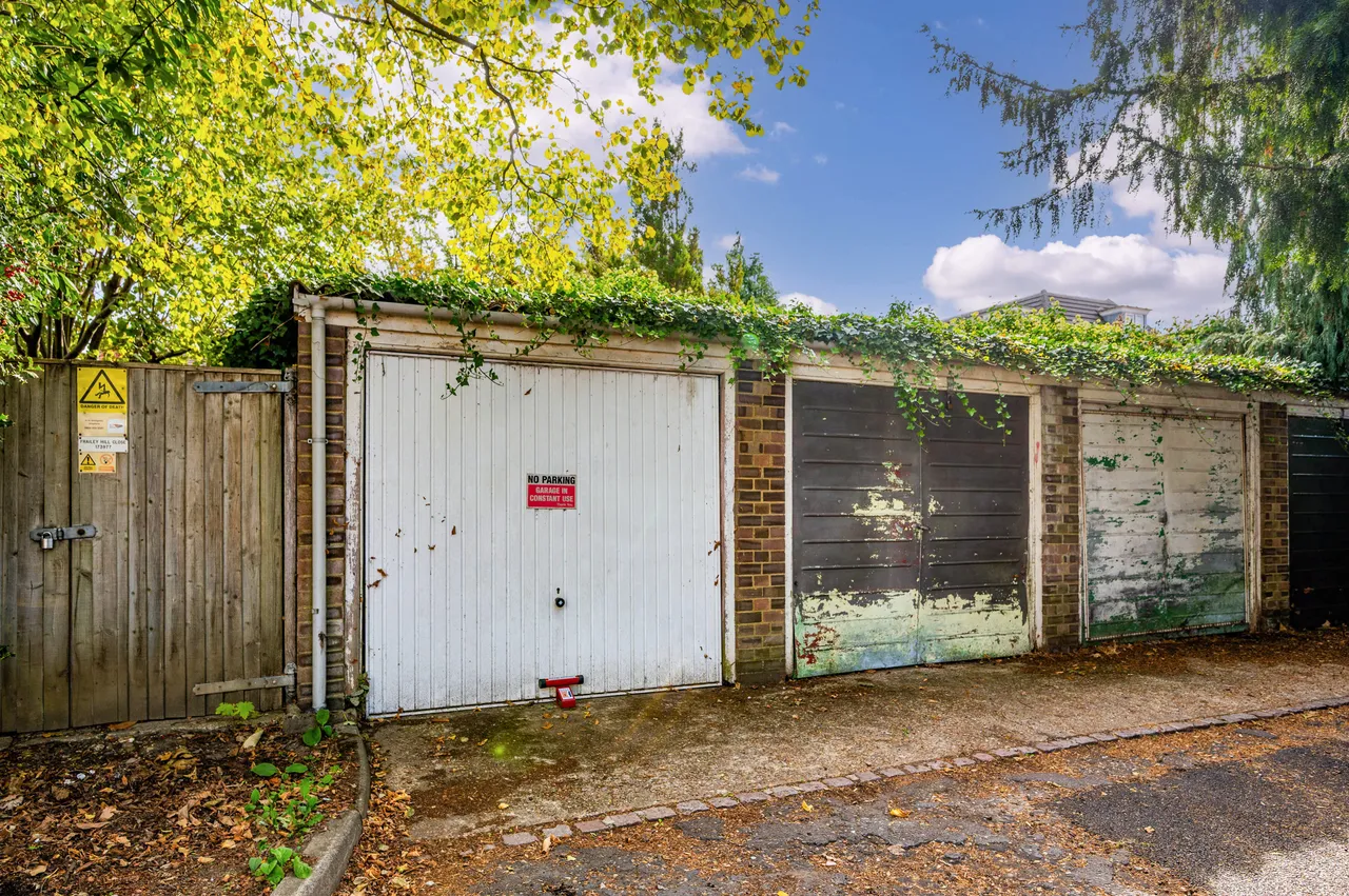 Woking, GU22, photo 14