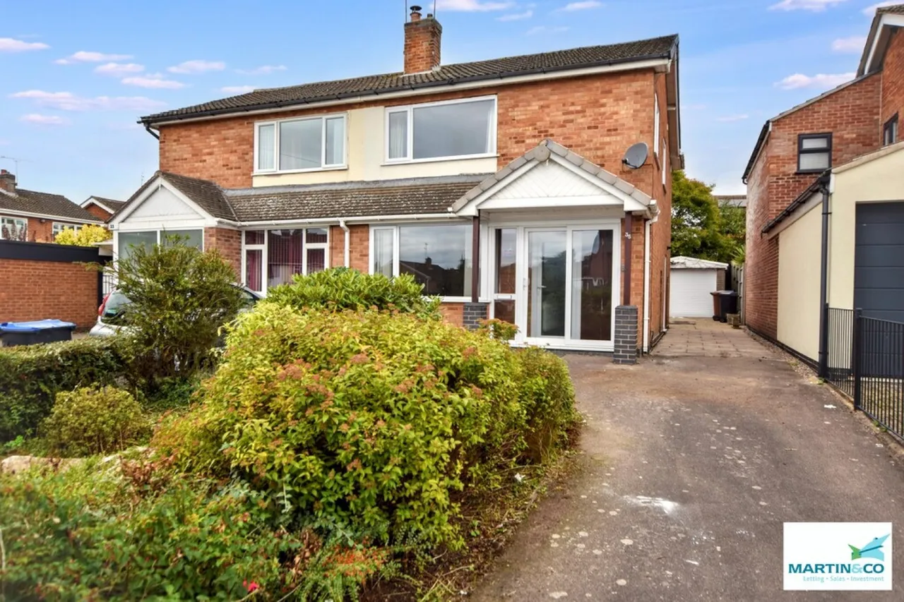 3 bed house to rent, Outlands Drive, Hinckley, LE10