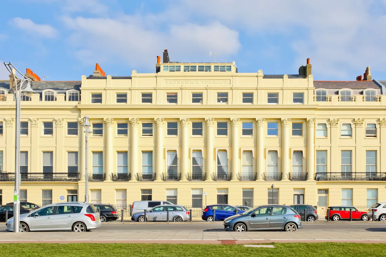 2 bed flat for sale, Brunswick Terrace, Hove, BN3
