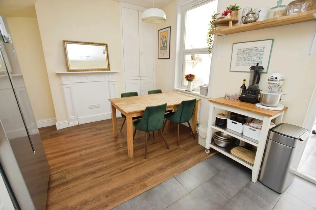 St. Sidwells Avenue, photo 5