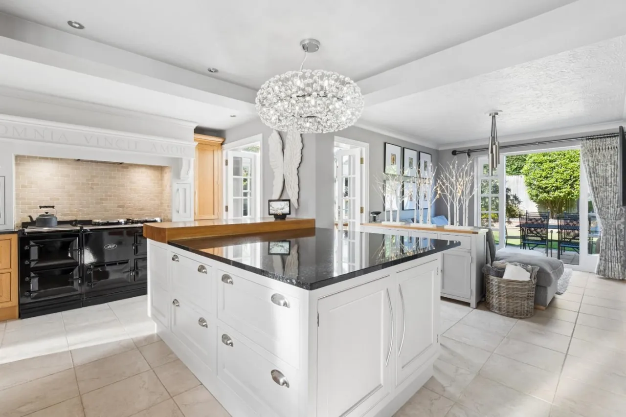 Saxon Close, Amersham, Buckinghamshire, HP6 5QA, photo 3