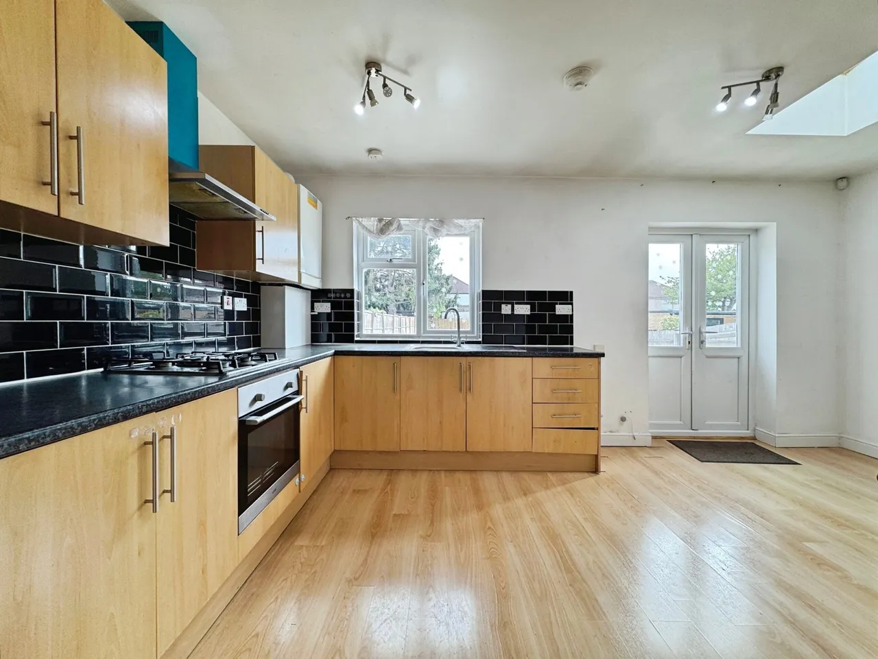 Meadow Gardens, Edgware, HA8, photo 8