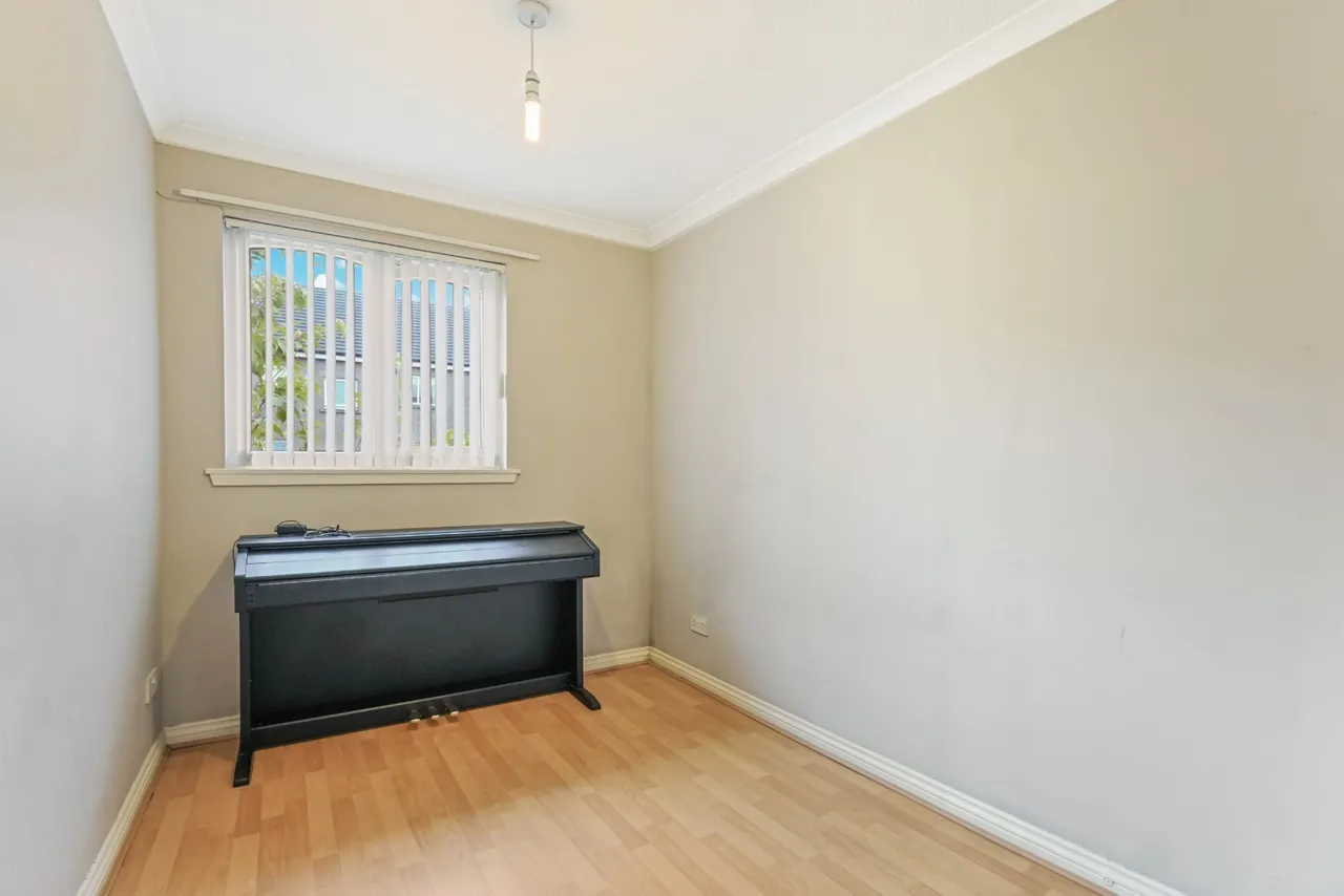 Armour Square, Johnstone, Renfrewshire, PA5, photo 8