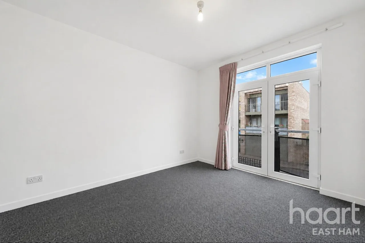 Redclyffe Road, London, E6, photo 6