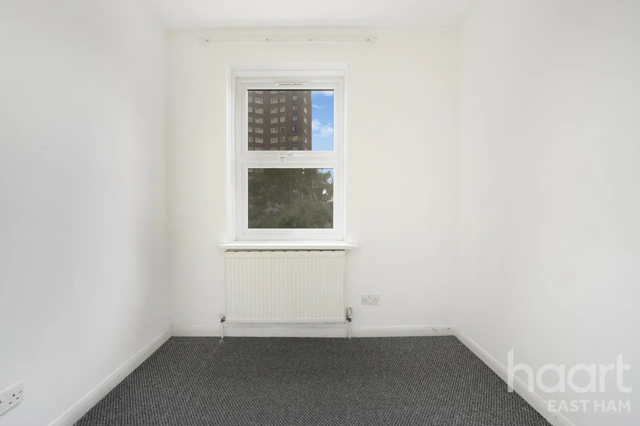 Redclyffe Road, London, E6, photo 14