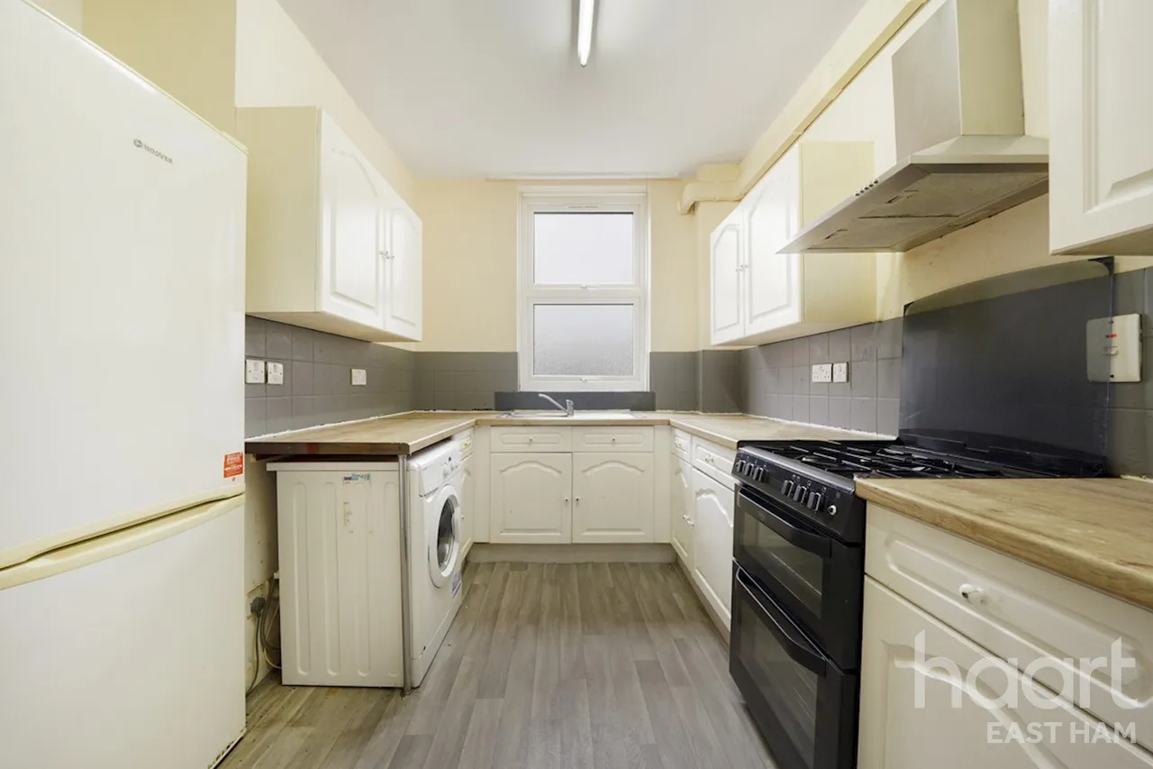 Redclyffe Road, London, E6, photo 15