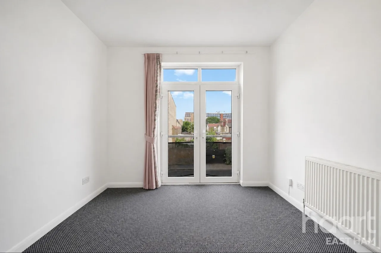 Redclyffe Road, London, E6, photo 12